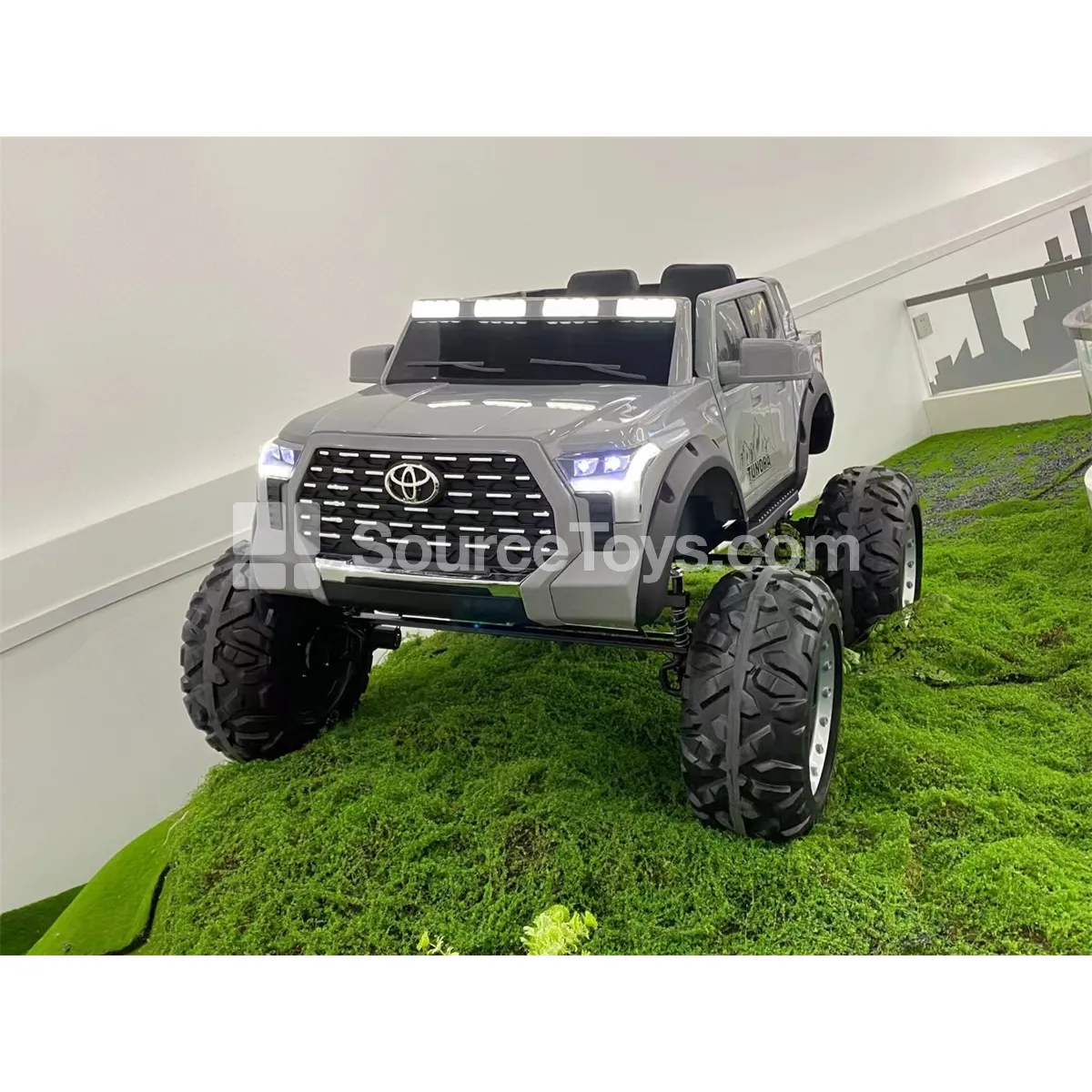 Electric Remote Control Off-Road Monster Truck Metal Gray/China Red/Ivory White