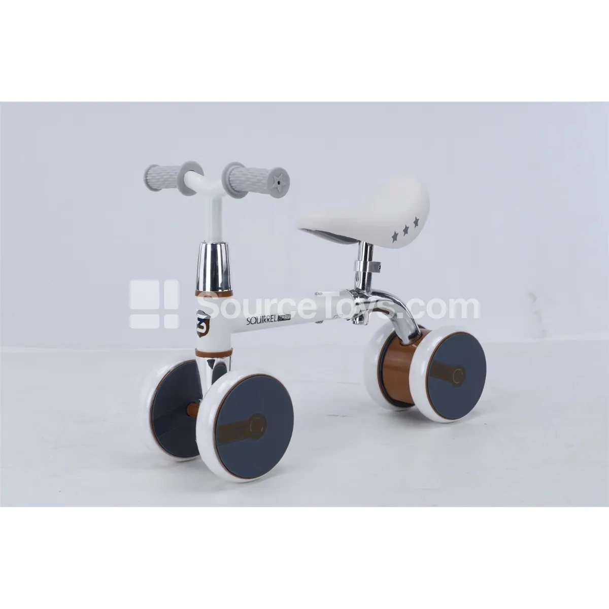 Ride-on Scooter (White, Brown) Ride-on Scooter (White, Brown)