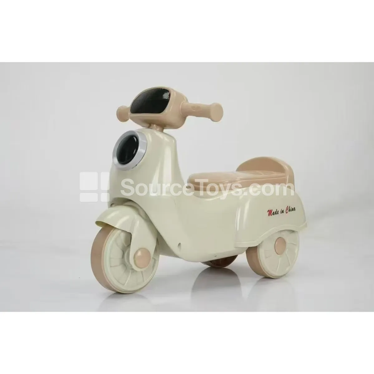 Mulan Three-Wheel Scooter Ride-On (Green, Pink) Mulan Three-Wheel Scooter Ride-On (Green, Pink)